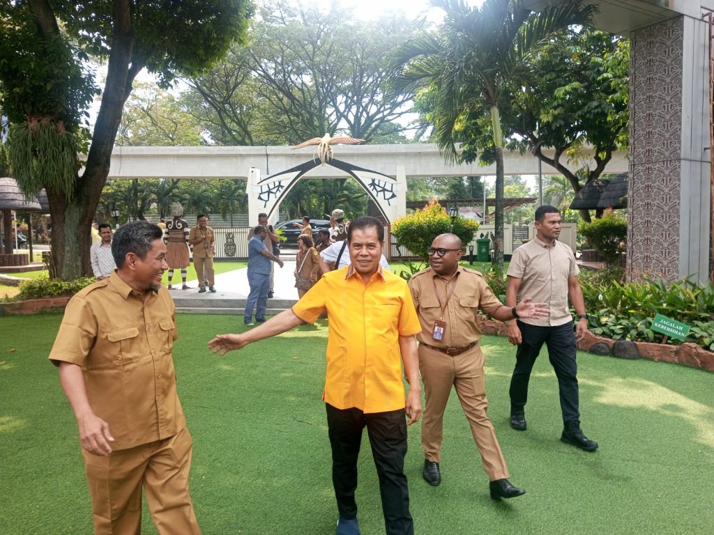 Plh Gubernur Papua Apresiasi Perkembangan Pembangunan Anjungan Papua di TMII