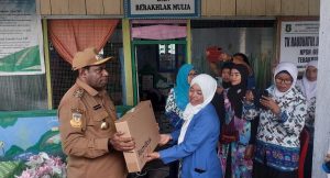 Gaji 13 Dibayarkan, Bupati Gusbager: ASN Keerom Jangan Cengeng dan Berbuatlah Sesuatu Bagi Masyarakat