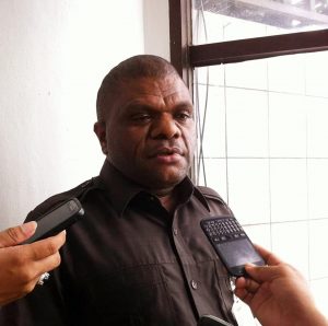 Laurenzus Kadepa Minta Hakim Pertimbangkan Kesehatan Gubernur Papua Nonaktif