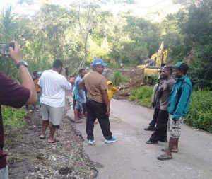 Befa Yigibalom Bantu Pekerjaan Pembagunan Jalan Kurima-Tangma