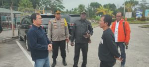 Polres Puncak Laksanakan Pengamanan Penyaluran Bantuan Bencana ke Distrik Agandugume dan Lembawi