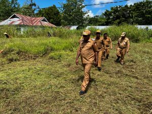 Inginkan Perubahan Nyata, Bupati Gusbager Pimpin Langsung Rehabilitasi Kantor Distrik Arso Timur