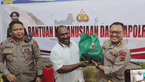 Jaket dan Sembako dari Kapolri dan Kapolda Papua untuk Warga Terdampak Kekeringan di Puncak