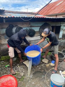 Polres Jayawijaya Razia Tempat Penjualan Miras di Jalan SD Percobaan Wamena