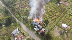 Polisi Tangani Kasus Pembakaran Rumah Warga dan Tower Telkomsel oleh Kelompok Bersenjata di Kabupaten Puncak