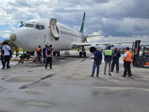 Ban Pesawat Cargo Pecah Saat Landing di Bandara Wamena, Tidak Ada Korban