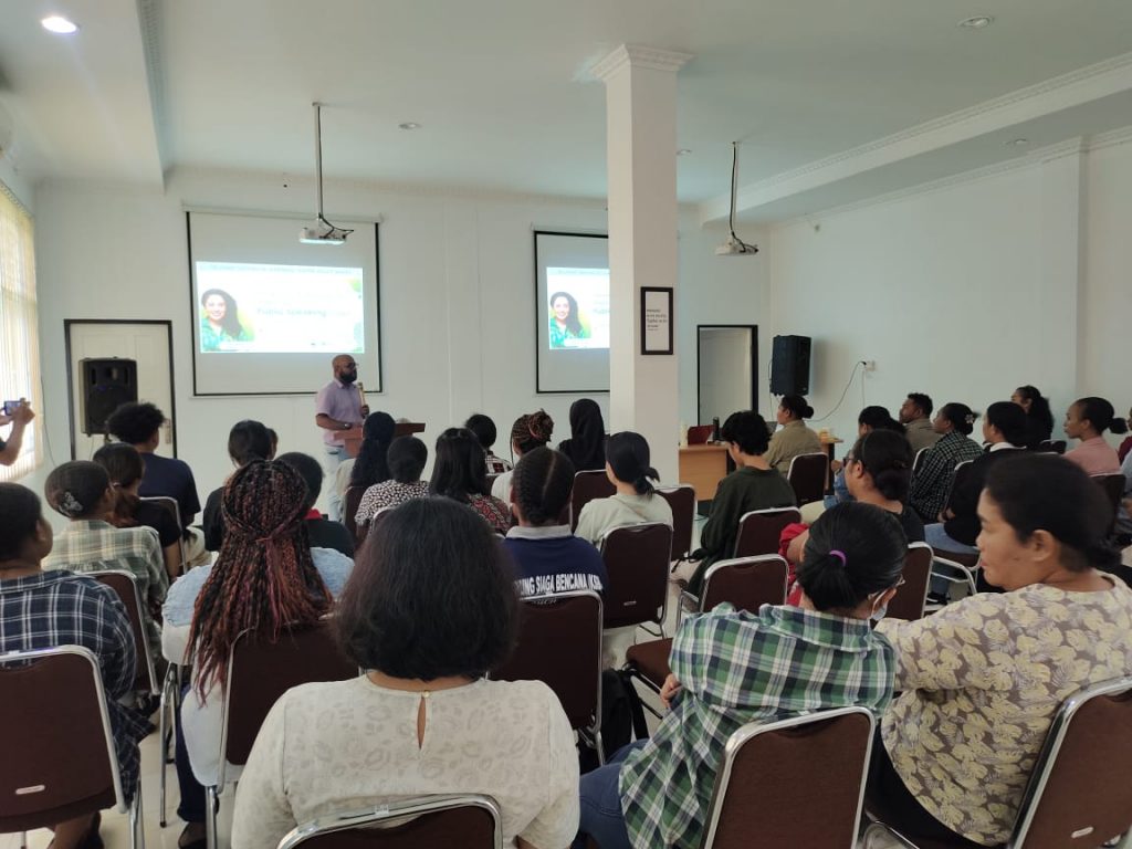 WWF Bersama Papua Courses Gelar Pelatihan Publik Speaking