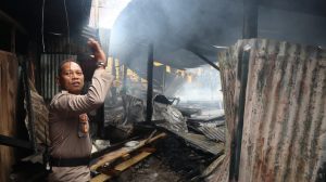 Delapan Rumah Terbakar di Kampung Warari Kabupaten Kep. Yapen