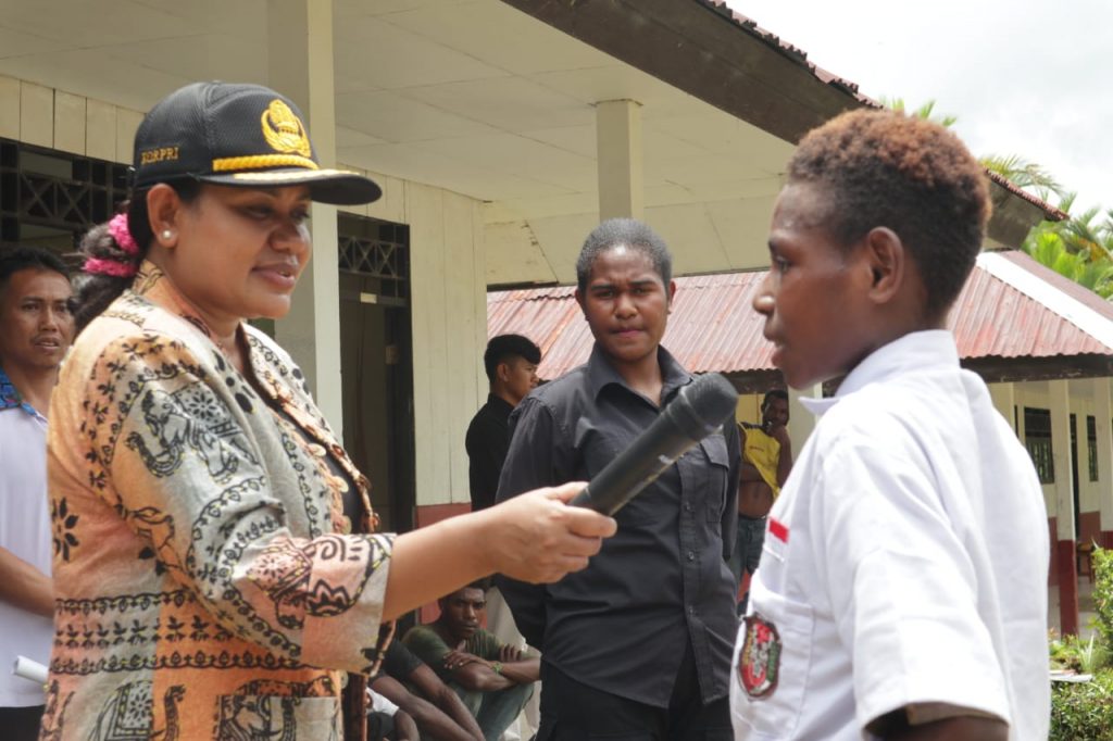 Pimpin Apel Gabungan di Fawi, Pj Sekda Puncak Jaya Berikan Motivasi Tentang Pendidikan dan Kesehatan