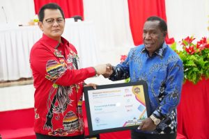 Terima BKN Award 2023, Pj Bupati Nduga: Memotivasi ASN Guna Peningkatan Kinerja