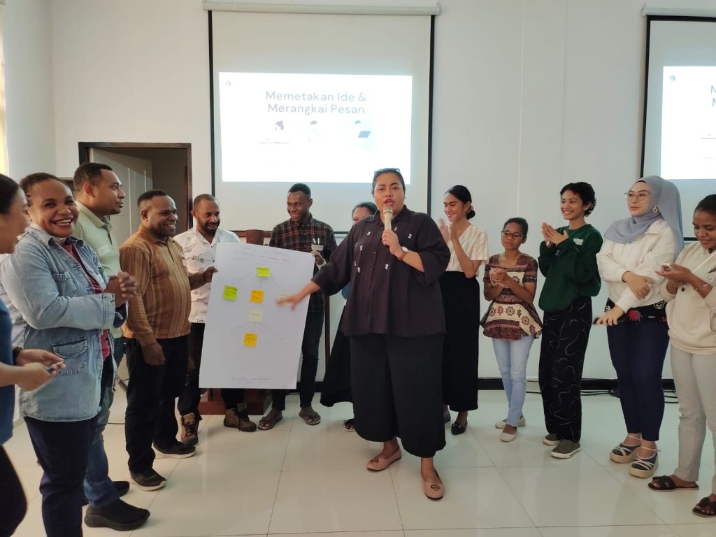 WWF Program Papua Ajak Anak muda Papua Bisa Publik Speaking