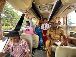 Pemda Keerom Launching Tiga Bus Sekolah, Siswa: Terima Kasih Bapak Bupati