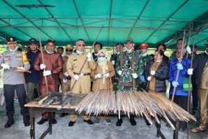 Musnahkan Barang Bukti, Ini Pesan Kapolres dan Pj Bupati Puncak Jaya