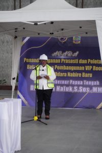 Mama Pj Gubernur Letakan Batu Pertama Pembangunan VIP Bandara Nabire Yang