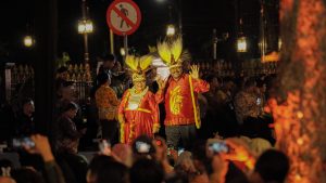 Fashion Show Istana Berbatik, Pj. Gubernur Papua Tengah Tampil Anggun Mengenakan Batik Burung Cenderawasih