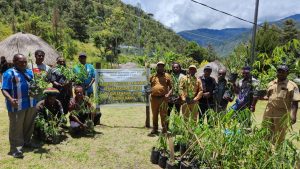 Dinas Lingkungan Hidup Lanny Jaya Bentuk Kelompok Peduli Lingkungan