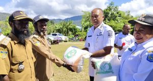 Salurkan Beras 59 Ton, Pj Bupati Sirait: Penyaluran Beras Secara Terbuka Biar Masyarakat Saling Mengawasi