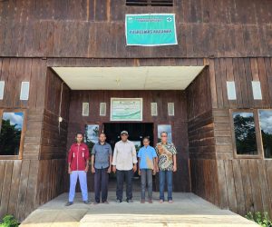 Kunjungi Distrik Keisnar, Bupati Gusbager Rela Tidur di Puskesmas Demi Melihat dan Mendengarkan Aspirasi Masyarkatnya