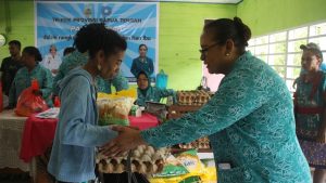 Hari Ibu, TP PKK Papua Tengah Menggelar Pasar Murah di Nabire