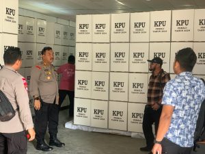 Pastikan Keamanan, Kapolres Jayawijaya Cek Gudang Logistik Pemilu KPU Kabupaten Jayawijaya