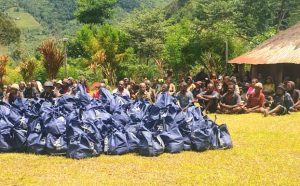 Bencana Alam di Dua Daerah, Mama Pj Gubernur Papua Tengah Langsung Salurkan Bantuan dan Perintahkan OPD Teknis Turun Kelokasi