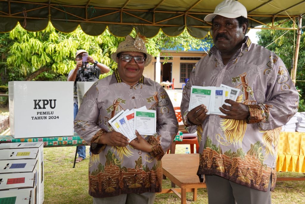 Gunakan Hak Suaranya, Mama Pj Gubernur Ajak Masyarakat Papua Tengah Mencoblos ke TPS