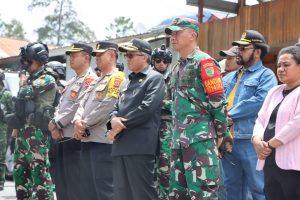 Turun Ditengah Masyarakat, Pj Bupati Tumiran Minta Jangan Ada Lagi Konflik Pasca Pemilu di Puncak Jaya