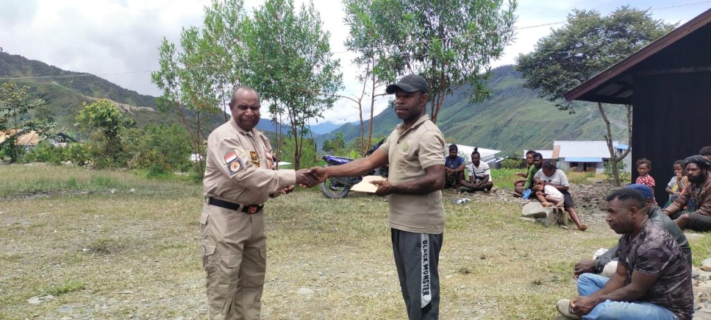 BPBD Puncak Jaya Salurkan Bantuan Bama dan Uang Tunai Pada Korban Banjir di Distrik Nioga, Berharap Ada Perhatian Dari Pemprov Papua Tengah