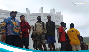 Pegawai di Pemkab Nduga yang Diluar Daerah Diminta Segera Kembali, Pj Bupati Elai: Maksimalkan Pelayanan, Bersihkan Kantor dan Tanam Pohon