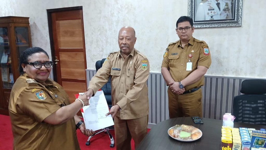 Ribka Haluk Menunjuk Barnabas Habel Yoteni Menjadi Plh. Sekwan