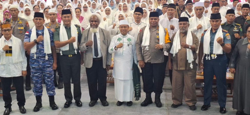 Papua Bershalawat Menuju Pilkada Damai di Tanah Papua, Irjen Fakhiri: Boleh Beda Pilihan, Tapi Jangan Bermusuhan