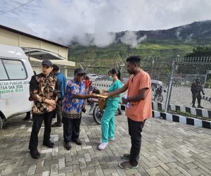 Bantu Evakuasi Korban, Pemda Puncak Jaya Tanggung Biaya Pesawat dan Pengobatan, Pj Sekda: Kami Tidak Membedakan OAP dan Non OAP, Semua Masyarakat Kami