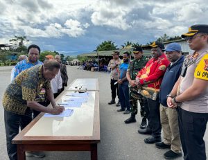 Enam Bulan Berkonflik Akhirnya Berdamai, Pj Bupati: Terima Kasih, Mari Kita Ciptakan Nduga Damai dan Aman