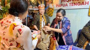 Dekranasda Papua Tengah Pamerkan Produk Unggulan pada Forum UMKM Kementerian Ivestasi RI di Kota Jayapura