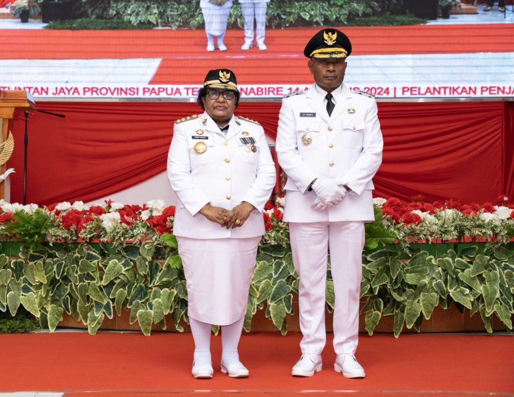 Pj Gubernur Ribka Haluk Lantik Zhakarias Marey Sebagai Penjabat Bupati Intan Jaya