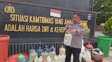 Polres Jayawijaya Sita Ribuan Liter Miras Lokal di Wamena