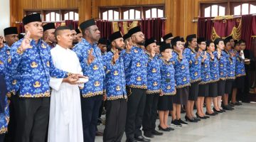 253 PNS Papua Tengah Mengambil Sumpah Janji Usai Resmi Terima SK Pengangkatan PNS