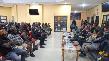 Dua Kubu Paslon Bupati Puncak Jaya Sepakati Waktu Pelaksanaan Perdamaian Secara Adat