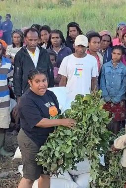 Fransina Dabi Tegaskan Komitmen Bantu Korban Banjir di Wamena